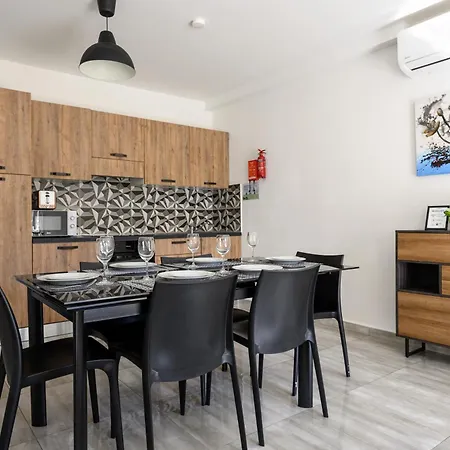F9 Modern And Bright In Malta Apartment *