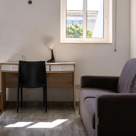 F9 Modern And Bright In Malta