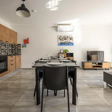 F9 Modern And Bright In Malta Apartment *