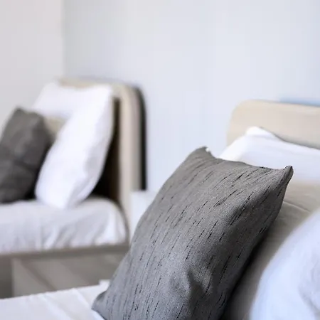 F9 Modern And Bright In Malta Apartment *