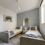 F9 Modern And Bright In Malta Apartment *
