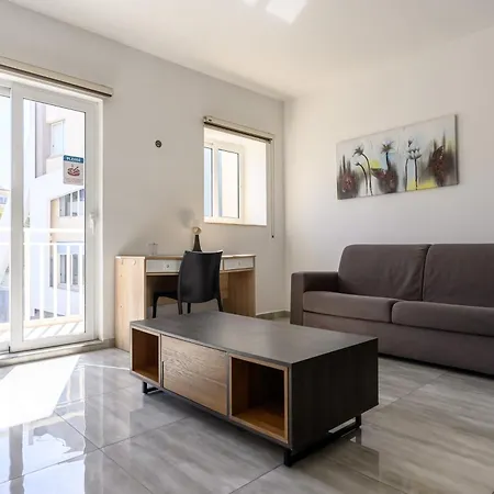 F9 Modern And Bright In Malta Daire *