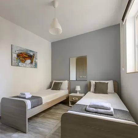 F9 Modern And Bright In Malta Apartment *
