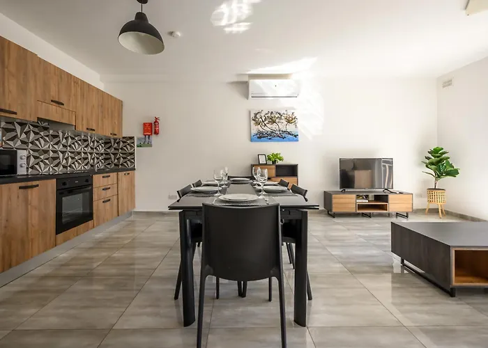 F9 Modern And Bright In Malta Apartment *