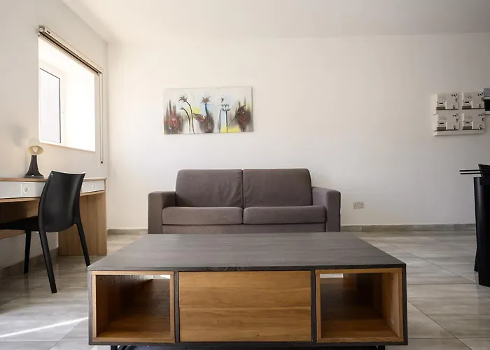 F9 Modern And Bright In Malta