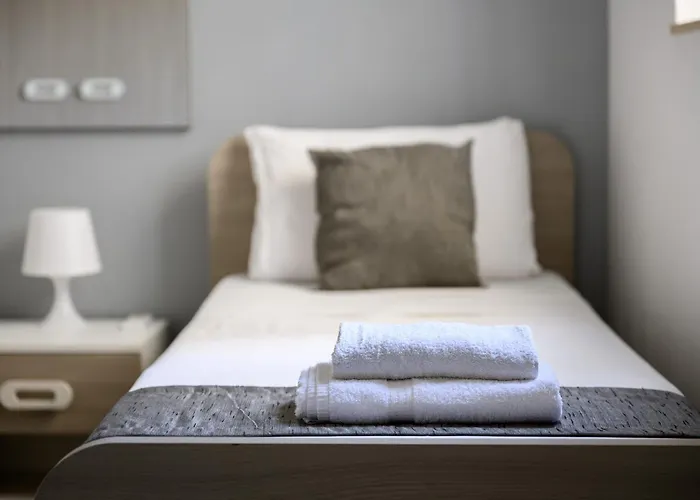 F9 Modern And Bright In Malta Apartment