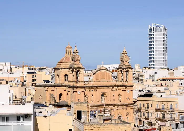 F9 Modern And Bright In Malta Apartment